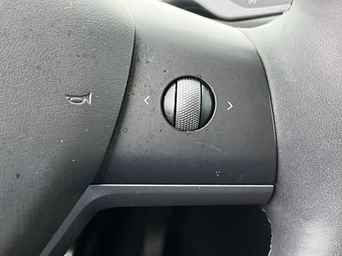 Used 2023 Tesla Model Y AWD image 16