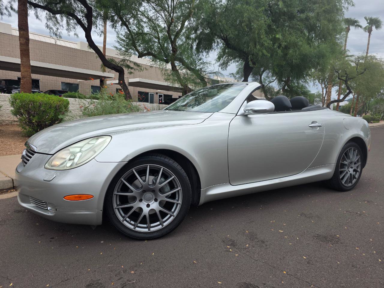 Used 2002 Lexus SC 430 Convertible RWD image 3