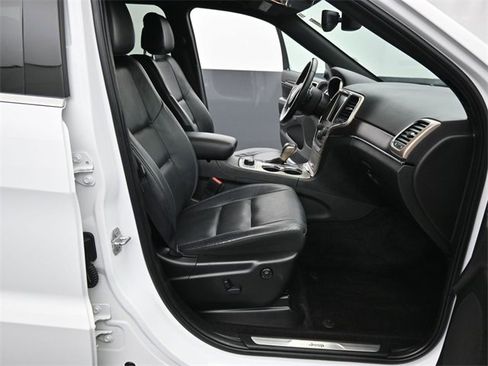 Used 2017 Jeep Grand Cherokee Limited image 40