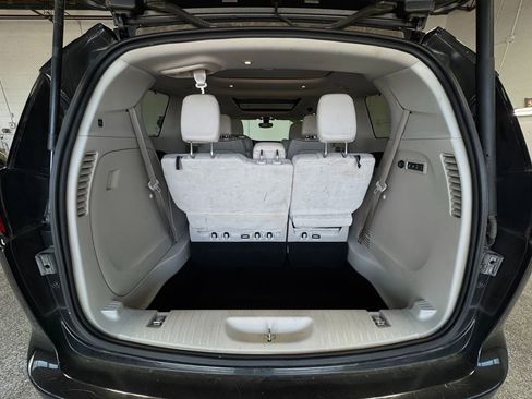 Used 2019 Chrysler Pacifica Limited FWD image 24