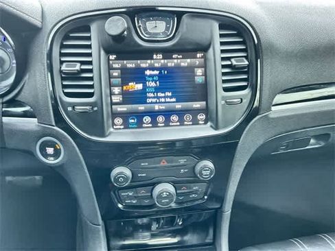 Used 2018 Chrysler 300 S image 18