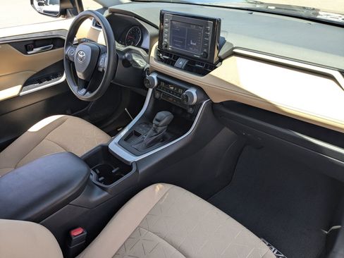 Used 2022 Toyota RAV4 XLE w/ Convenience Package image 12