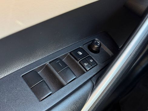 Used 2024 Toyota Corolla Cross LE image 11