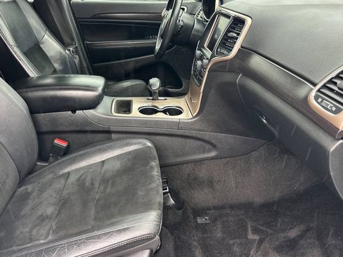 Used 2015 Jeep Grand Cherokee Altitude AWD/4WD image 16
