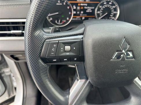 Used 2022 Mitsubishi Outlander ES image 32