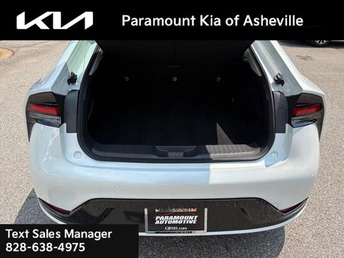 Used 2024 Toyota Prius XLE FWD image 29