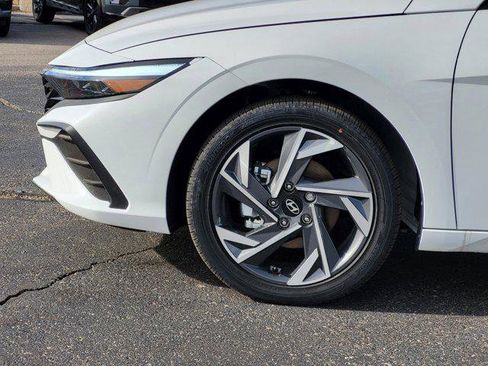 New 2025 Hyundai Elantra SEL image 10