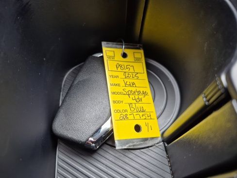 Used 2025 Kia Sportage EX image 26