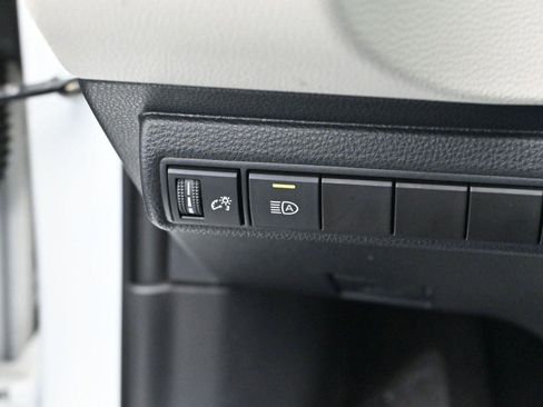 Used 2021 Toyota Corolla LE image 25