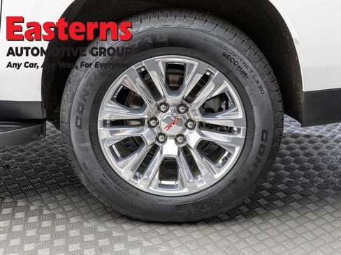 Used 2025 GMC Yukon XL Denali AWD/4WD image 8