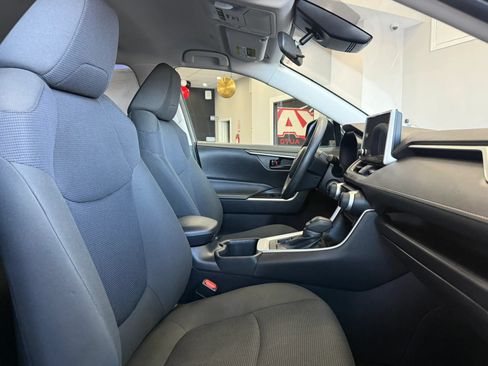 Used 2025 Toyota RAV4 LE AWD/4WD image 20