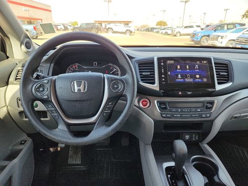 Used 2018 Honda Pilot EX image 11