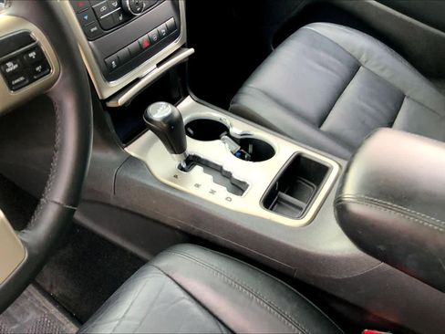 Used 2012 Jeep Grand Cherokee Laredo AWD/4WD image 13