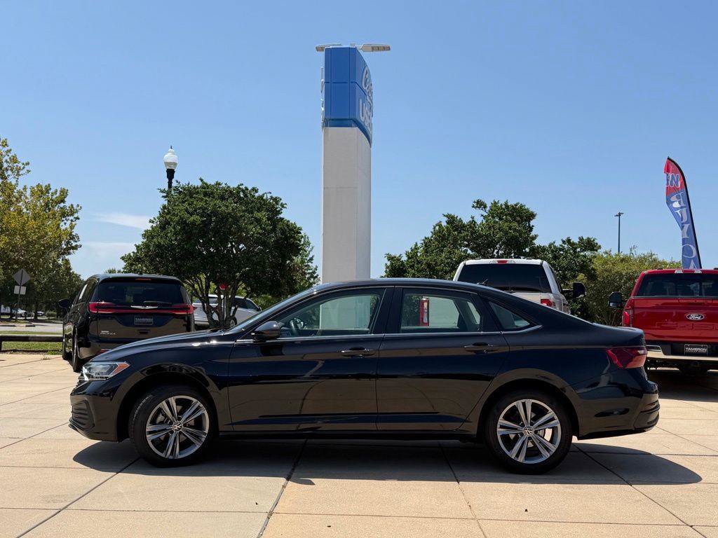 Used 2023 Volkswagen Jetta SE w/ Panoramic Sunroof Package FWD image 8