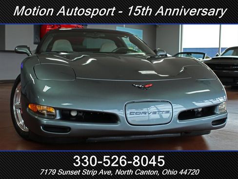 Used 2004 Chevrolet Corvette Coupe w/ Preferred Equipment Group RWD image 52