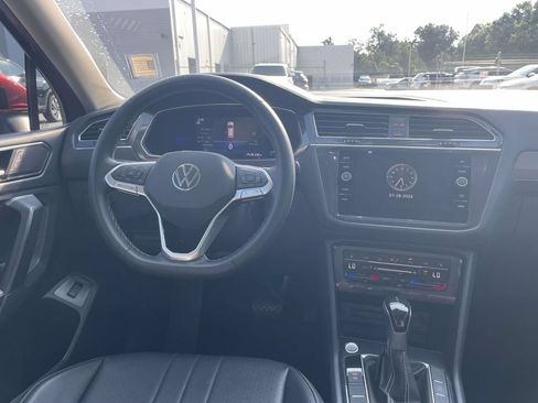 Certified 2022 Volkswagen Tiguan SE FWD image 15