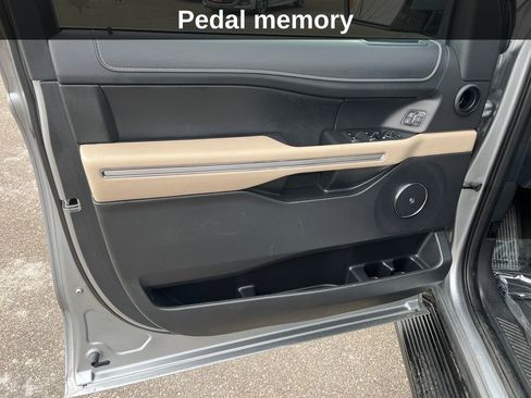 Used 2024 Ford Expedition Limited image 22