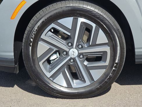 Used 2023 Hyundai Kona SE FWD image 30