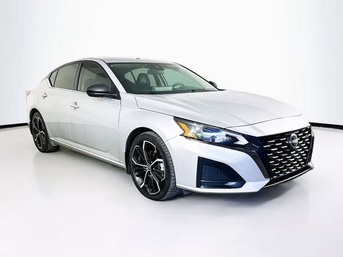 Used 2023 Nissan Altima 2.5 SR w/ SR Premium Package FWD image 23