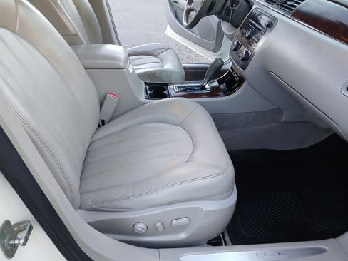 Used 2010 Buick Lucerne CXL image 15
