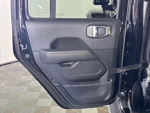 New 2025 Jeep Wrangler Unlimited Rubicon 392 image 19