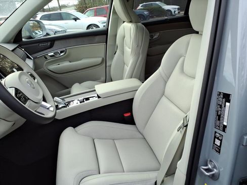 New 2026 Volvo XC90 T8 Ultra w/ Protection Package Premier image 16