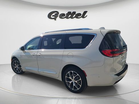 Used 2021 Chrysler Pacifica Limited w/ Premium & Safety Sphere Group AWD/4WD image 5