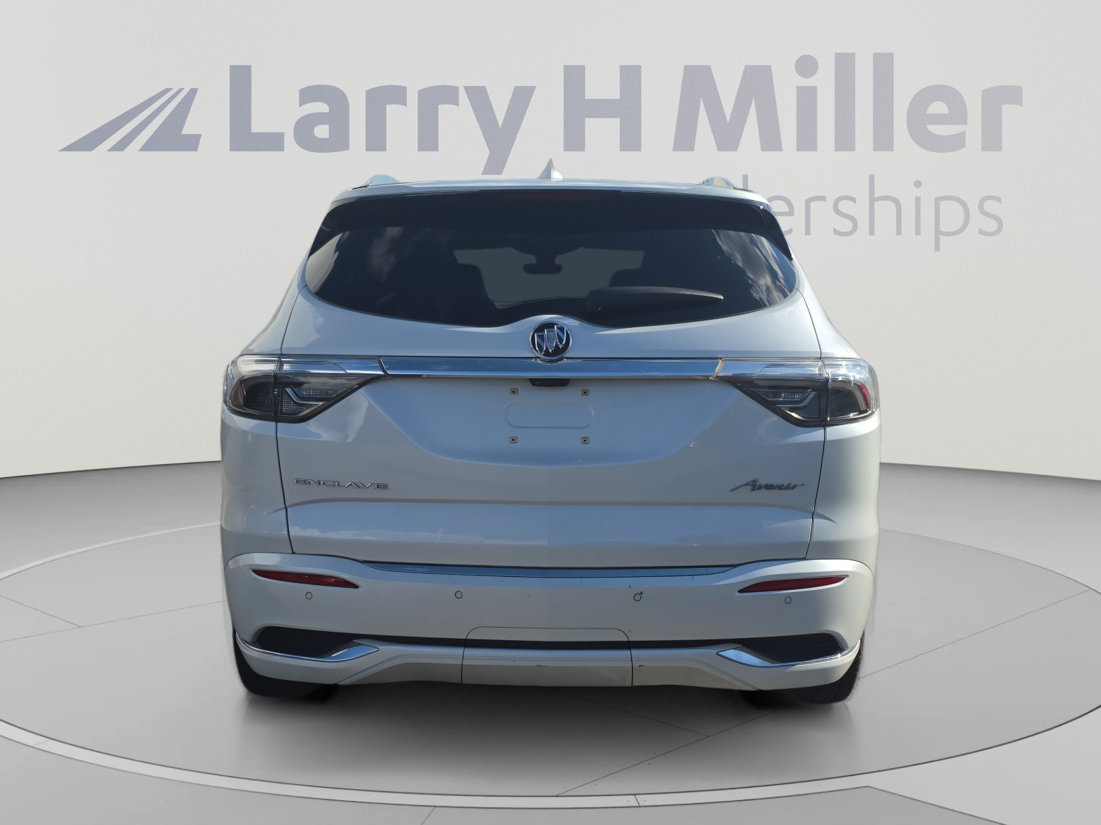 Used 2024 Buick Enclave Avenir w/ Avenir Technology Package FWD image 4