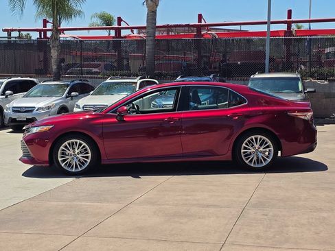 Used 2018 Toyota Camry XLE FWD image 9