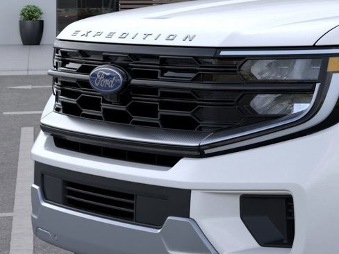 New 2025 Ford Expedition Max Platinum w/ Driver's Package image 17