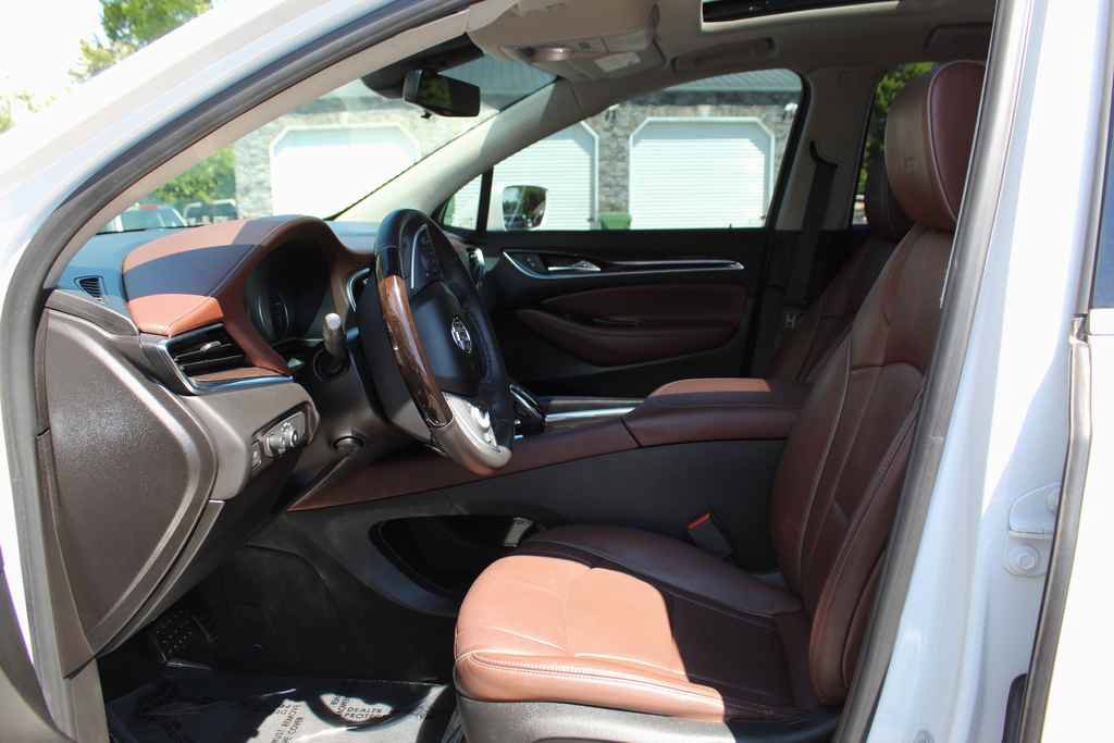 Used 2018 Buick Enclave Avenir w/ Avenir Technology Package FWD image 24