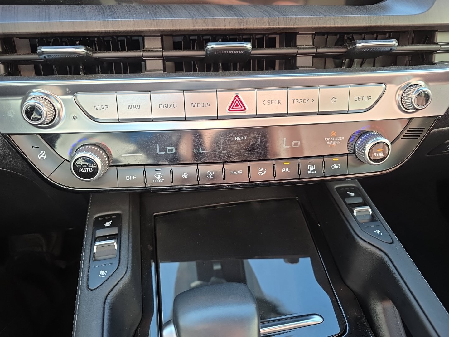 Used 2024 Kia Telluride SX Prestige w/ Towing Package AWD/4WD image 14