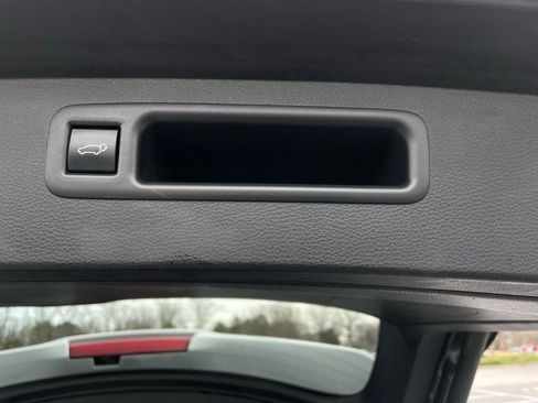 Used 2023 Toyota Highlander XLE image 44