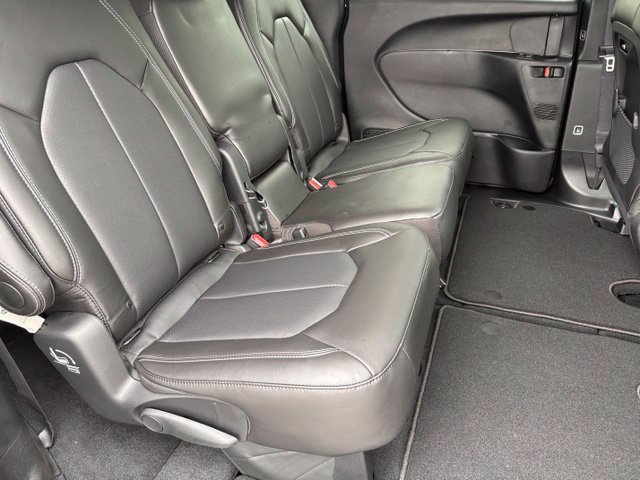 New 2027 Chrysler Pacifica Select FWD image 18