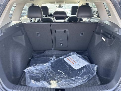 New 2026 Volkswagen Taos SE image 6