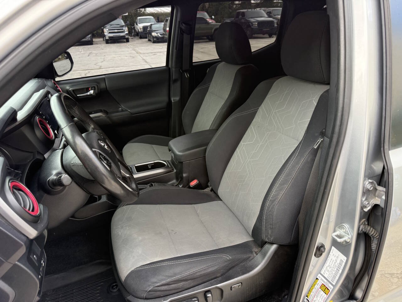 Used 2021 Toyota Tacoma TRD Off-Road AWD/4WD image 32