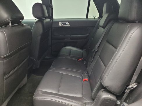 Used 2015 Ford Explorer XLT w/ Equipment Group 202B FWD image 18