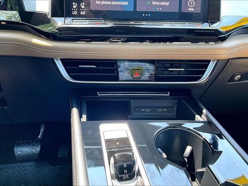 Used 2024 Volkswagen Atlas Cross Sport SE w/ Panoramic Sunroof Package AWD/4WD image 26