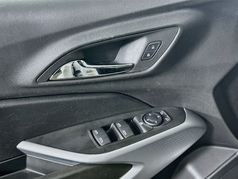 Used 2025 Chevrolet Trax LS FWD image 15