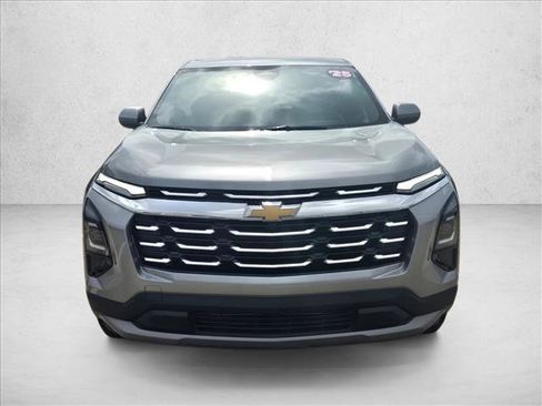 Used 2025 Chevrolet Equinox LT AWD/4WD image 2