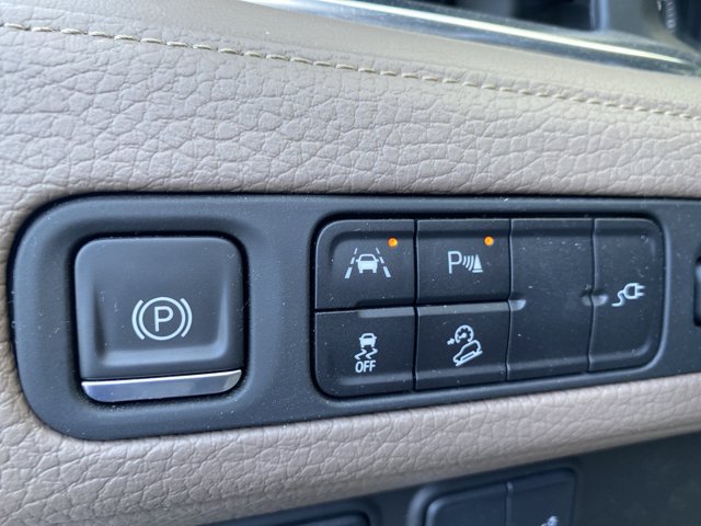Used 2021 GMC Yukon XL Denali AWD/4WD image 23
