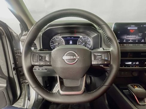 Used 2025 Nissan Rogue SV FWD image 12