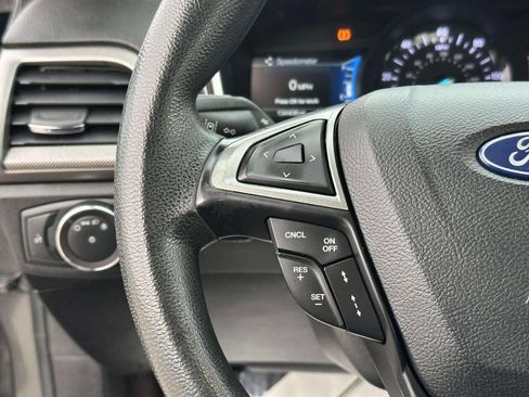Used 2019 Ford Fusion SE FWD image 22