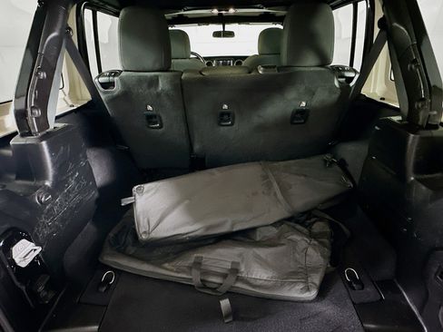 Used 2021 Jeep Wrangler Willys image 25
