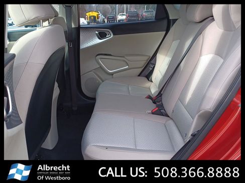 Used 2023 Kia Soul LX w/ LX Technology Package image 12
