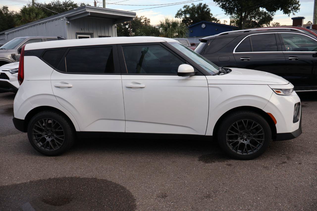 Used 2021 Kia Soul LX FWD image 4