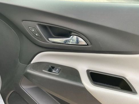 Used 2024 Chevrolet Equinox LS w/ LS Convenience Package image 15