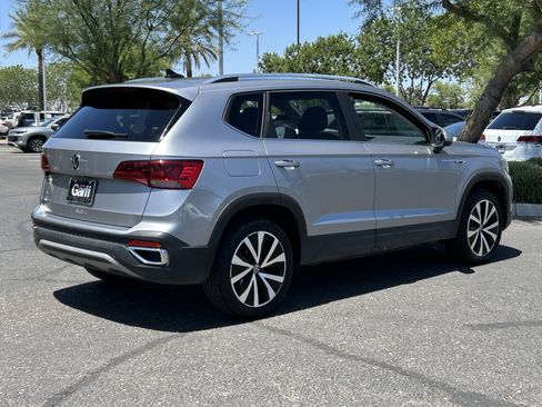 Used 2024 Volkswagen Taos SE FWD image 3