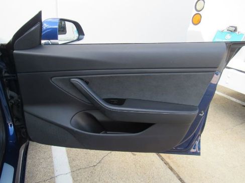 Used 2019 Tesla Model 3 Standard Range Plus image 19