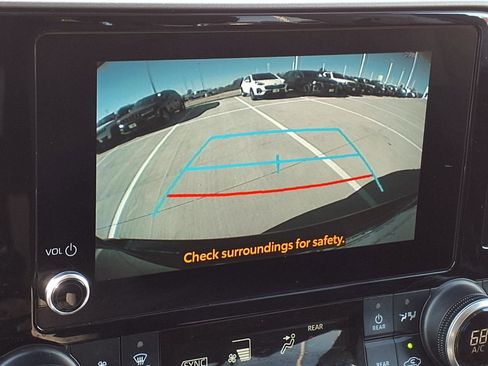 Used 2023 Toyota Highlander LE image 10